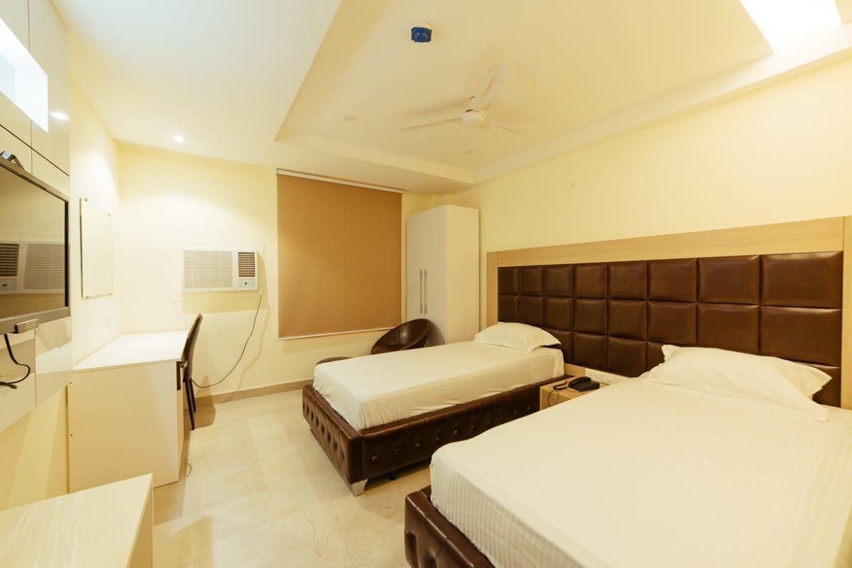 Radical Palace Hotel And Restaurant لاكناو المظهر الخارجي الصورة