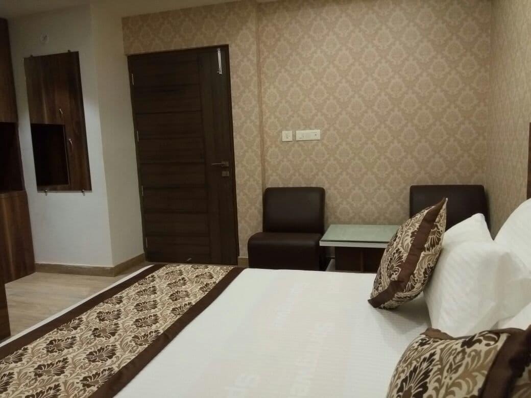 Radical Palace Hotel And Restaurant لاكناو المظهر الخارجي الصورة