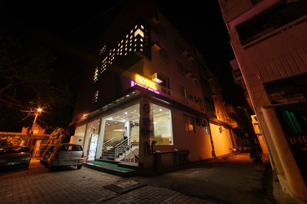Radical Palace Hotel And Restaurant لاكناو المظهر الخارجي الصورة