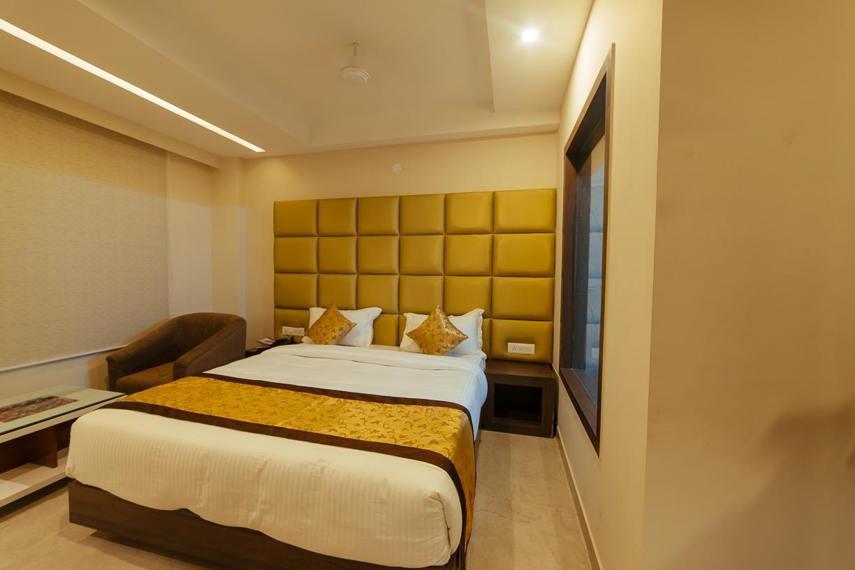 Radical Palace Hotel And Restaurant لاكناو المظهر الخارجي الصورة